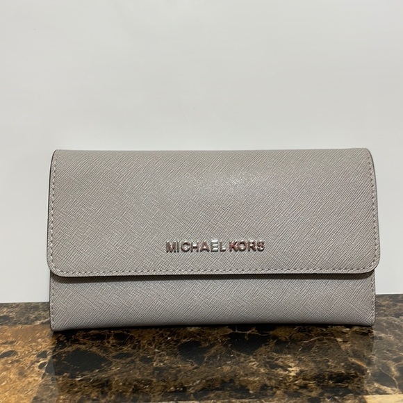 Michael Kors Jet Set Travel trifold wallet - Picture 3 of 9